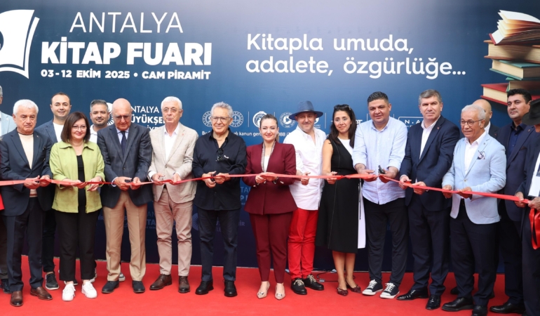 15. Antalya Kitap Fuarı kapılarını açtı