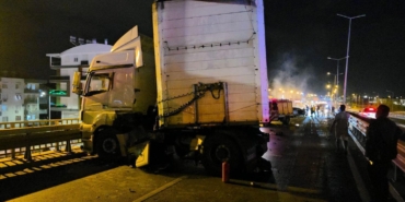 Otomobille çarpışan TIR sürücüsü yaralandı