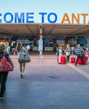 Antalya turizminde yeni 2 rekor; her 4 turistten 1’i Rus