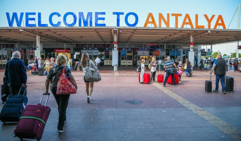 Antalya turizminde yeni 2 rekor; her 4 turistten 1’i Rus