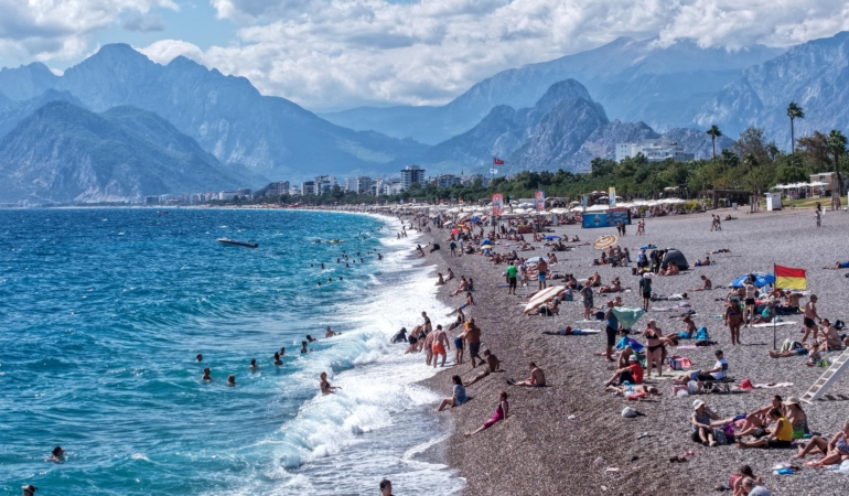 Konyaaltı Sahili yazı aratmadı