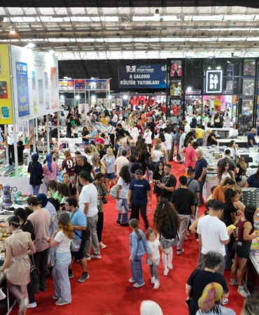 Antalya Kitap Fuarı’na yoğun ilgi