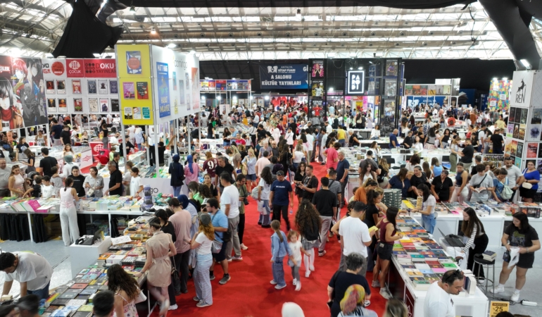 Antalya Kitap Fuarı’na yoğun ilgi