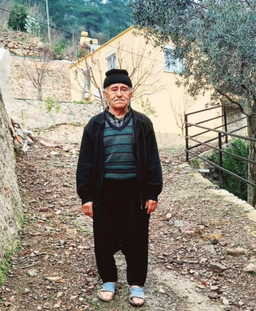 Otomobille çarpışan motosikletli hayatını kaybetti