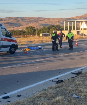 Otomobil motosikletle çarpıştı: 1 ölü, 3 yaralı