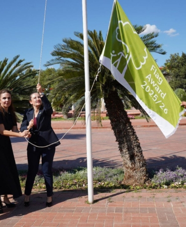 Antalya’ya ilk yeşil bayrağı göndere çekildi