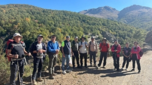 Sultan Dağları’nda yürüyüp, alıç topladılar