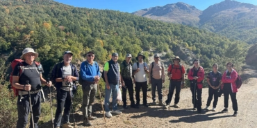 Sultan Dağları’nda yürüyüp, alıç topladılar