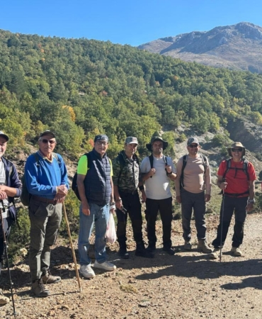 Sultan Dağları’nda yürüyüp, alıç topladılar
