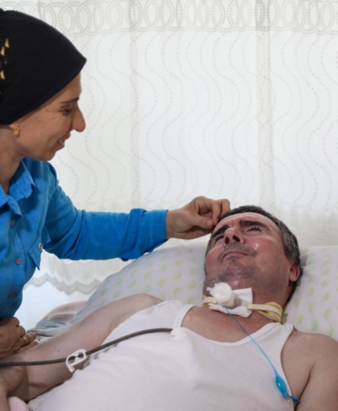 Beynine pıhtı atıp yatağa bağımlı hale gelen bahçıvan için fizik tedavi talebi