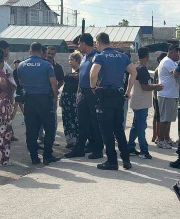 Husumetli ailelerin silahlı kavgası; 2 yaralı