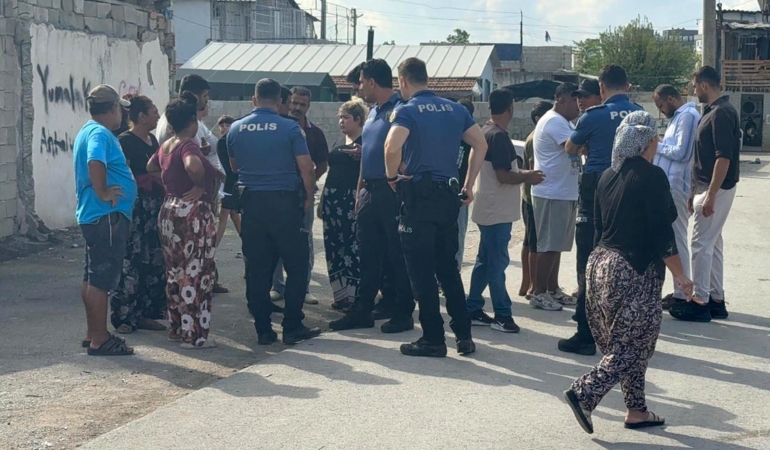 Husumetli ailelerin silahlı kavgası; 2 yaralı