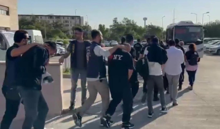 Sosyal medya üzerinden dolandıran 40 şüpheli yakalandı