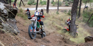 Ünlü sporcudan genç yeteneklere enduro motosiklet eğitimi