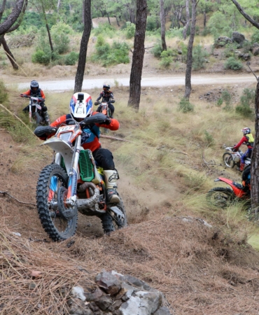 Ünlü sporcudan genç yeteneklere enduro motosiklet eğitimi