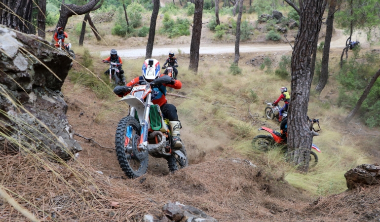 Ünlü sporcudan genç yeteneklere enduro motosiklet eğitimi