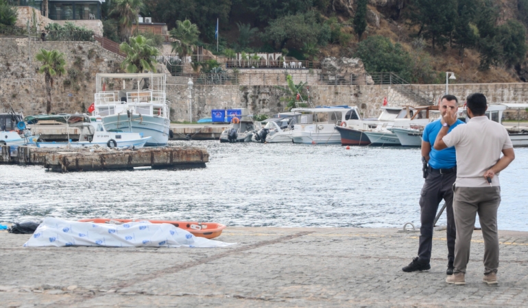 Denizde erkek cesedi bulundu