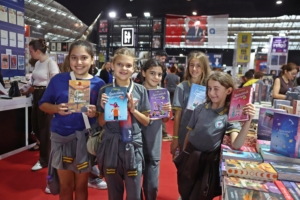Antalya Kitap Fuarı’na öğrencilerden yoğun ilgi
