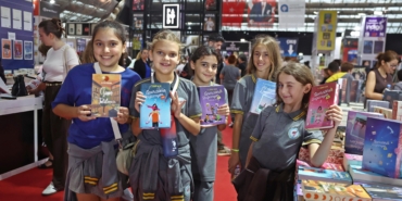 Antalya Kitap Fuarı’na öğrencilerden yoğun ilgi