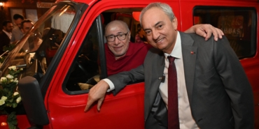 ‘Çiçek Abbas’, yıllar sonra minibüsüyle buluştu