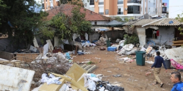 Kepez’de çöp ev operasyonu