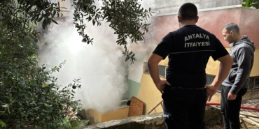 Apartman dairesindeki yangın korkuttu