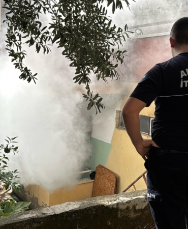 Apartman dairesindeki yangın korkuttu