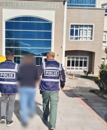 Camını kırıp girdiği markette yiyip içen şüpheli tutuklandı