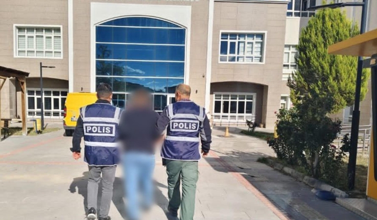 Camını kırıp girdiği markette yiyip içen şüpheli tutuklandı