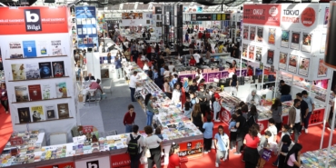 Antalya Kitap Fuarı’nda ziyaretçi akını