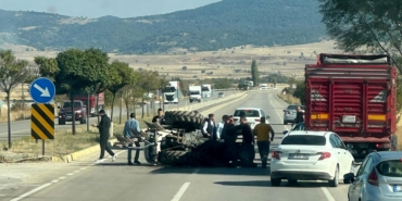 Otomobille çarpışan traktörün sürücüsü yaralandı