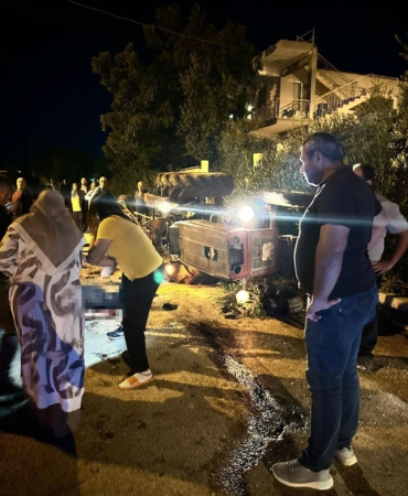 Devrilen traktörün sürücüsü hayatını kaybetti