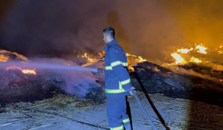 Kamış deposunda yangın