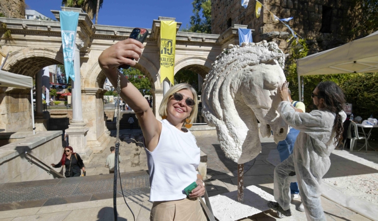 Sanatın kalbi Kaleiçi’nde attı