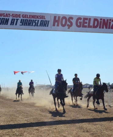Manavgat- Side Geleneksel Rahvan At Yarışları yapıldı