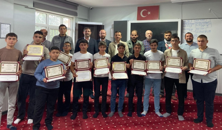 Hafızlara belgeleri takdim edildi