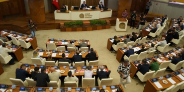 ‘Madem oy kullanmıyorsunuz biz de kullanmıyoruz’ diyerek salonu terk ettiler