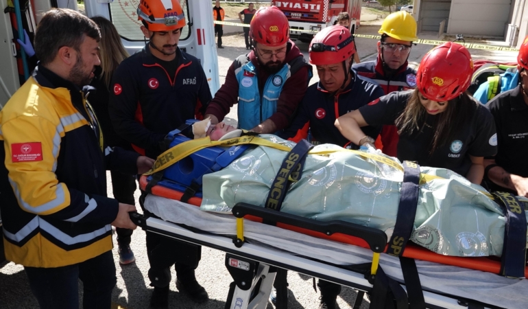 Lisede deprem tatbikatı