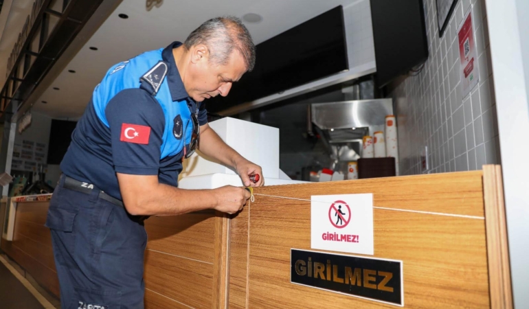 Tarihi geçmiş ürün satan restoran mühürlendi