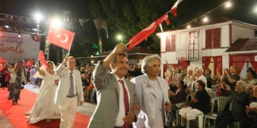 Kepez’de ‘Zamana Meydan Okuyan’ defile