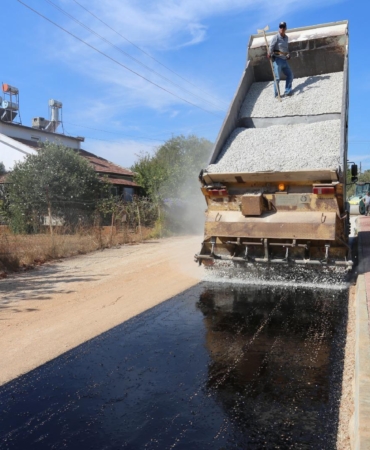 Duacı Mahallesi’nde yol yenileme çalışması