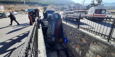 Otomobil kanala düştü