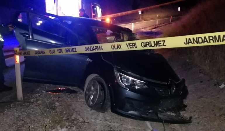 Otomobil TIR’la çarpıştı: 1 ölü, 1 yaralı