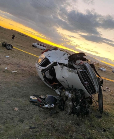 Otomobiller çarpıştı: 1 ölü, 3 yaralı