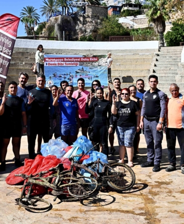 Deniz dibi temizliğinde, 2 bisiklet ve 1 tabanca bulundu