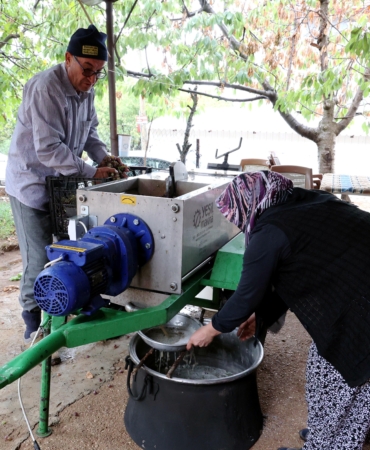 Büyükşehirden üreticilere ekipman desteği