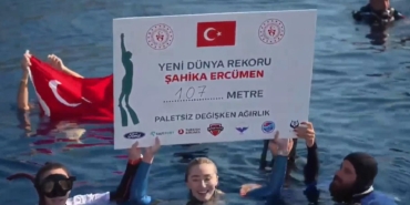 Şahika Ercümen’den cumhuriyetin 102’nci yılı ve Gazze için yeni dünya rekoru