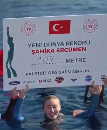 Şahika Ercümen’den cumhuriyetin 102’nci yılı ve Gazze için yeni dünya rekoru