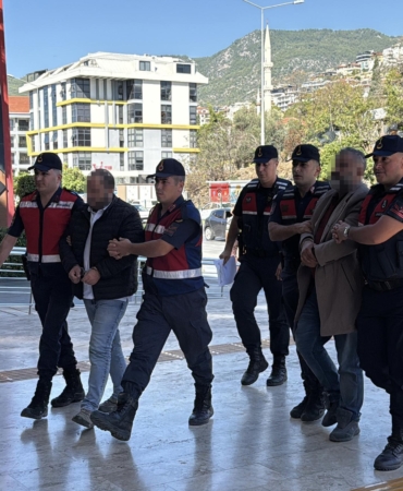 Sahte kimlikle başkasına ait 1,5 milyon avroluk arsayı satan 6 şüpheliden 5’i tutuklandı