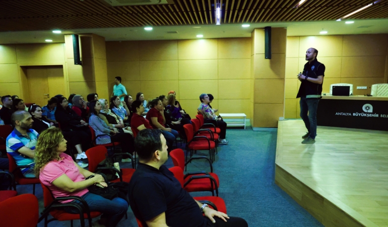 Büyükşehir personeline madde bağımlılığı ile mücadele eğitimi
